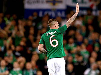 Glenn Whelan signs contract ex...